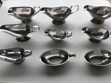9 inox saus schaaltjes en 10 tal potten beschikbaar voor biedingen