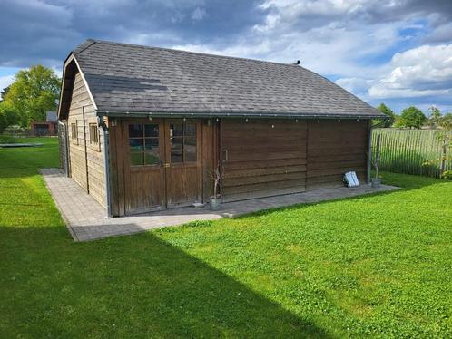 Tuinhuis +- 40m2, Tuin en Terras, Tuinhuizen, Gebruikt, Tuinhuis, Hout, 500 cm of meer, 400 cm of meer, 3 ramen of meer, Met overkapping