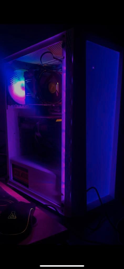 Pc gamer, Computers en Software, Pc- en Netwerkkabels, Zo goed als nieuw, Ophalen