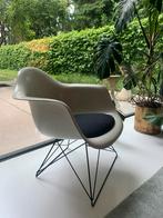 Eames LAR / cat’s cradle Herman Miller chair, Ophalen, Zo goed als nieuw