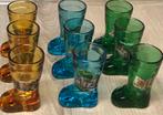 Lot van 9 kleine gekleurde brilletjes in de vorm van laarzen, Verzamelen, Glas en Drinkglazen, Ophalen of Verzenden, Borrel- of Shotglas