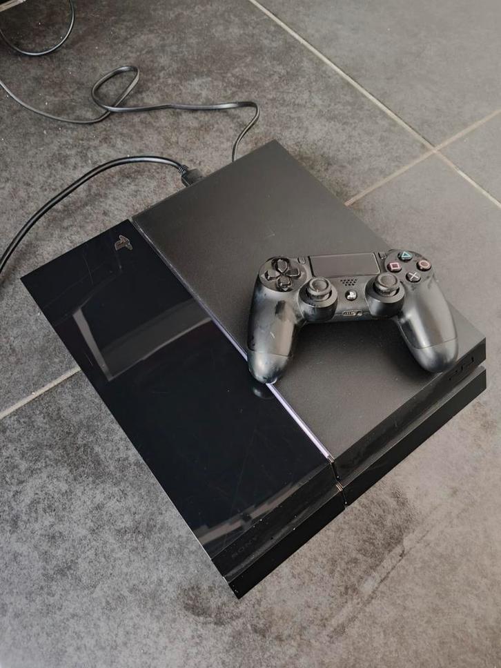 Playstation 4 - CUH-1116A- 500GB - met controller, Games en Spelcomputers, Spelcomputers | Sony PlayStation 4, Zo goed als nieuw