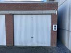 garage te koop met kantelpoort met elektrische motor en laad