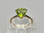 Gouden Vintage ring met edelsteen peridot. 2025/357, 18 tot 19, Ophalen of Verzenden, Zo goed als nieuw, Met edelsteen