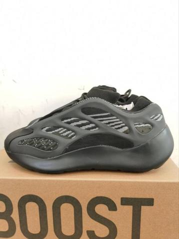 Yeezy 700v3, Envoi, Comme neuf