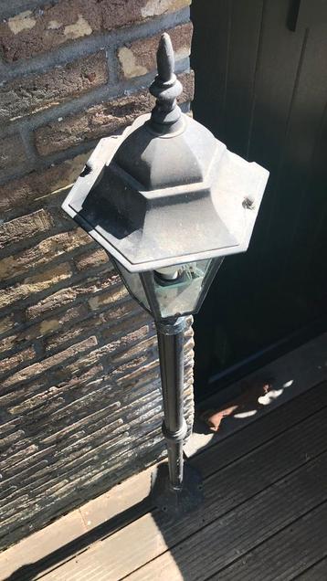 Tuin lamp beschikbaar voor biedingen
