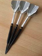 Winmau Daryl Gurney Black darts 25 gram, Enlèvement ou Envoi, Utilisé, Fléchettes