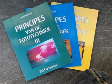 3 LIVRES DE PHOTOTECHNOLOGIE I, II ET III disponible aux enchères