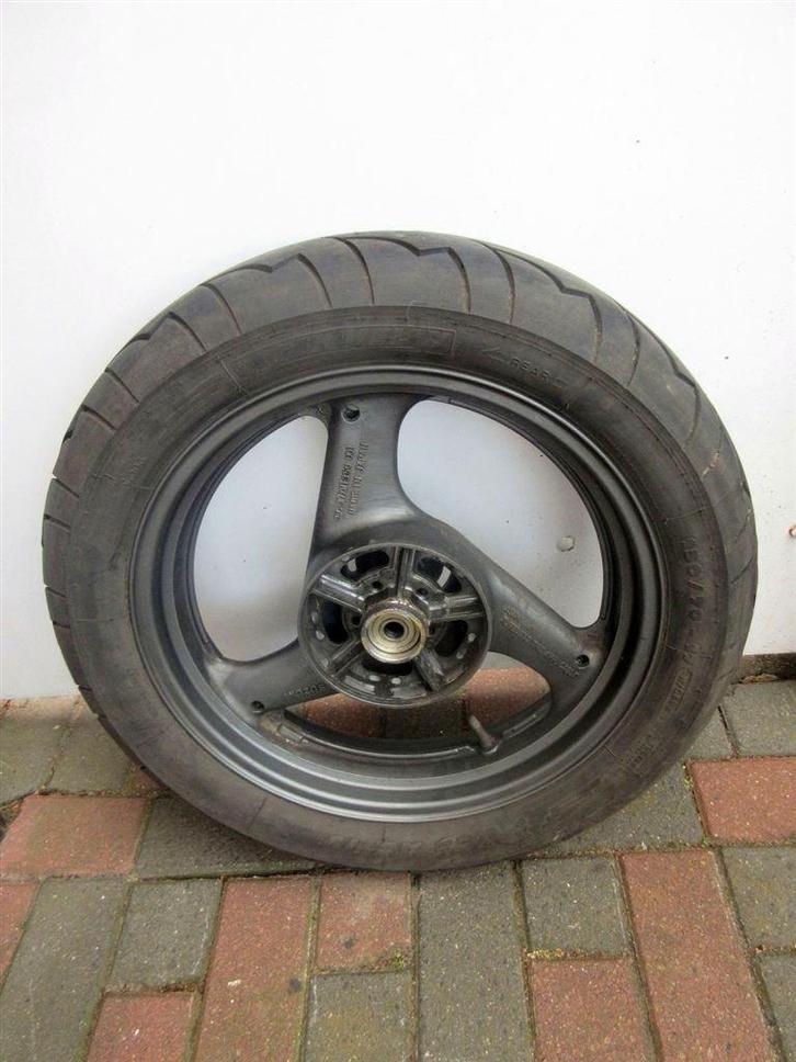 Suzuki GSX750F achterwiel achtervelg achterband GSX 750 velg, Motoren, Onderdelen | Suzuki, Gebruikt, Ophalen of Verzenden