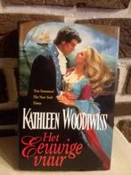 Kathleen Woodiwiss - Het eeuwige vuur, Boeken, Ophalen of Verzenden, Gelezen, Kathleen Woodiwiss