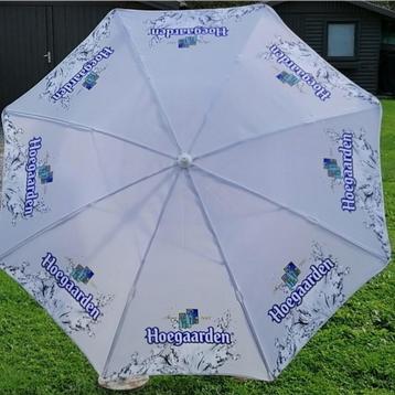 Splinternieuwe parasol vn het biermerk Hoegaarden  beschikbaar voor biedingen