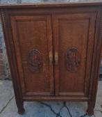 A vendre, Il s'agit d'un petit meuble en chêne de style, Enlèvement ou Envoi