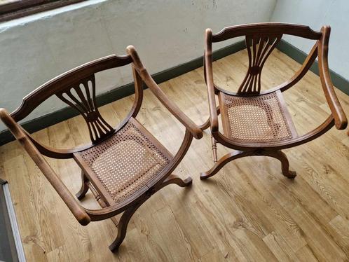 Antieke curele stoetjesl X frame, Antiek en Kunst, Antiek | Meubels | Stoelen en Sofa's, Ophalen