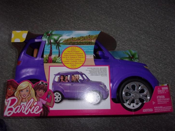 Barbie auto met poppen., Kinderen en Baby's, Speelgoed | Poppen, Zo goed als nieuw, Barbie, Ophalen of Verzenden