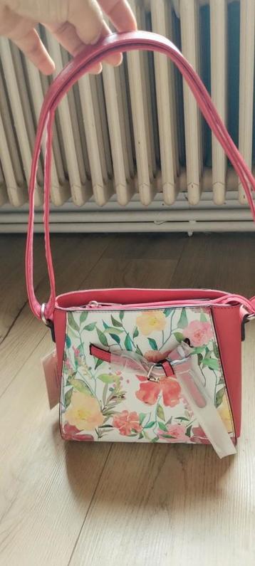 Sac neuf rouge et blanc fleuri, Handtassen en Accessoires, Tassen | Damestassen, Ophalen, Nieuw, Rood