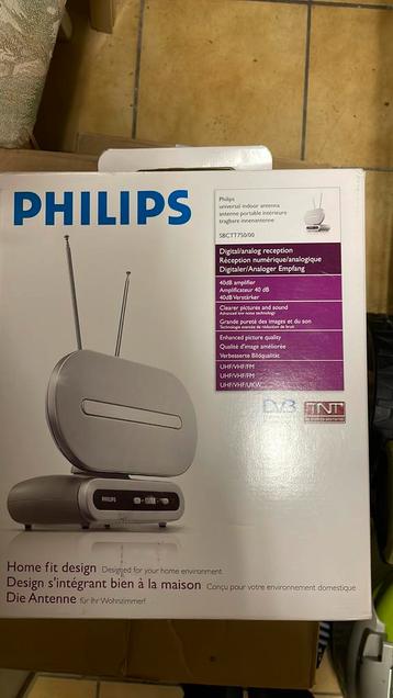 Antenne TV Philips UHF/VHF/FM intérieure 40 dB amplifiée