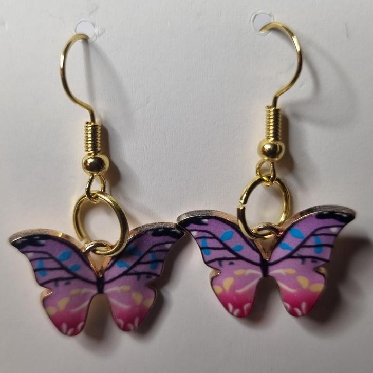 Oorbellen „Fuchsia butterfly”, Handtassen en Accessoires, Oorbellen, Nieuw, Hangers, Goud, Ophalen of Verzenden