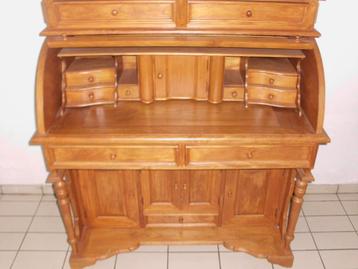 Secretaire beschikbaar voor biedingen