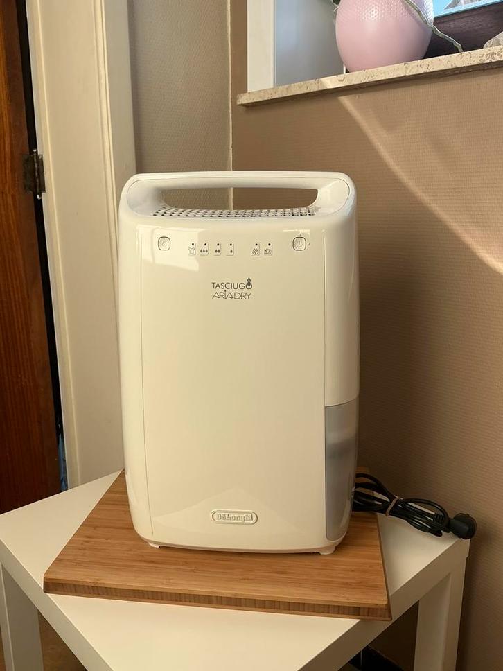 DELONGHI Tasciugo Ariadry luchtontvochtiger, Elektronische apparatuur, Luchtbehandelingsapparatuur, Zo goed als nieuw, Luchtontvochter