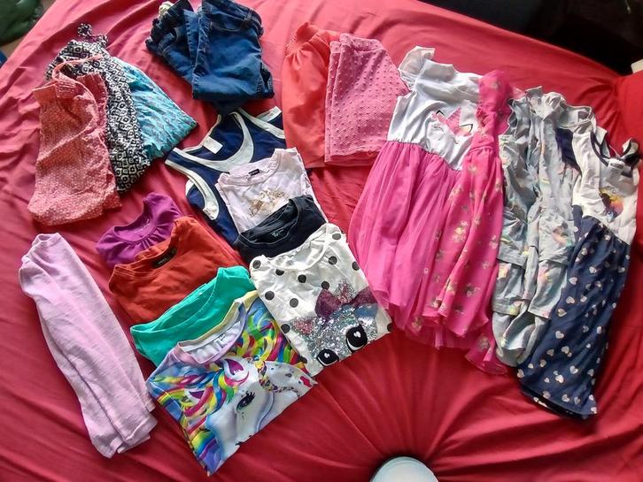 Grote doos kledij meisje 7-9j, Kinderen en Baby's, Kinderkleding | Kinder-kledingpakketten, Gebruikt, Maat 128, Ophalen of Verzenden