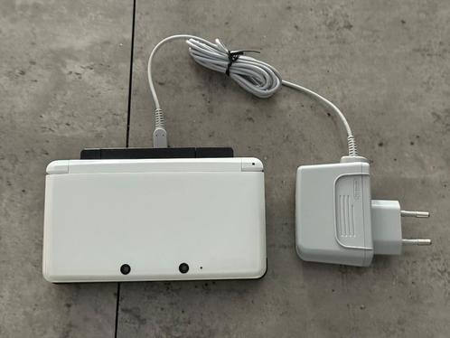 Nintendo 3DS white + lader + docking station, Games en Spelcomputers, Spelcomputers | Nintendo 2DS en 3DS, Gebruikt, 3DS, Wit