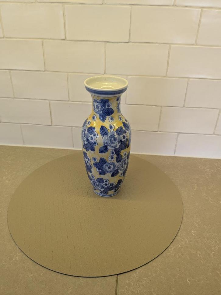 Decoratieve blauw-witte vaas in Delftse stijl, Antiek en Kunst, Antiek | Vazen, Ophalen