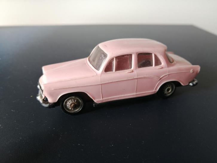 Norev Simca Aronde P-60 1 op 43, Hobby en Vrije tijd, Modelauto's | 1:43, Zo goed als nieuw, Norev, Ophalen of Verzenden