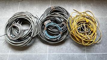 lot de vieux câbles électriques/fil de cuivre/vieux fer 