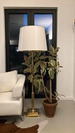 Retro staanlamp met witte lampenkap en gouden voet, Huis en Inrichting, Lampen | Vloerlampen, 150 tot 200 cm, Gebruikt, Ophalen