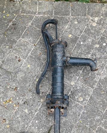 Pompe à eau en fonte  beschikbaar voor biedingen