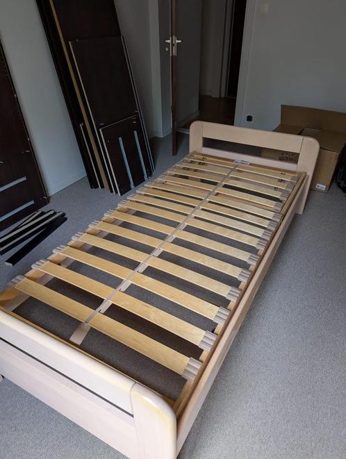 eenpersoonsbed, Huis en Inrichting, Slaapkamer | Bedden, Gebruikt, Eenpersoons, 90 cm, 200 cm, Hout, Crème, Verstelbaar, Ophalen
