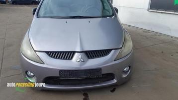 Voorbumper van een Mitsubishi Grandis (V03A) beschikbaar voor biedingen
