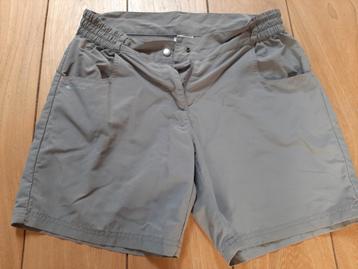 Wandelshort Decathlon maat 38, eerder S beschikbaar voor biedingen