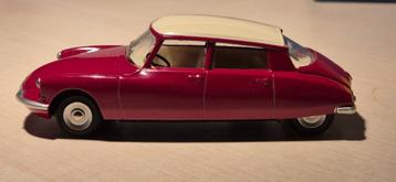 Citroen DS Dinky Toys disponible aux enchères