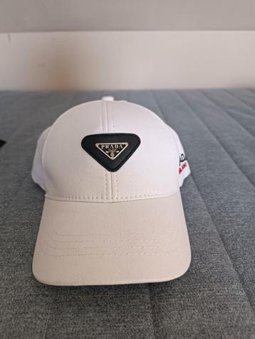 Prada Pet wit kleur beschikbaar voor biedingen