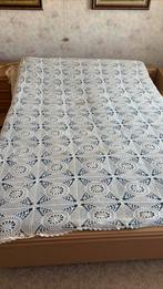 Kanten of gehaakte sprei. Ligt op een bed van 1,40 m, Enlèvement ou Envoi, Utilisé