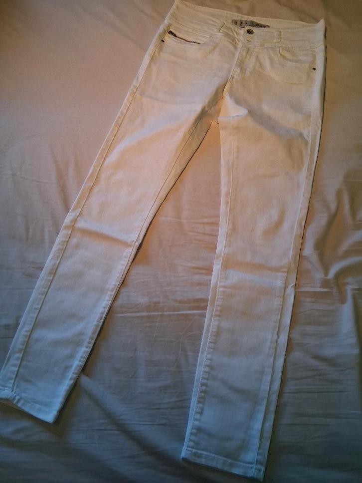 witte jeansbroek - maat 38, Kleding | Dames, Spijkerbroeken en Jeans, Zo goed als nieuw, W30 - W32 (confectie 38/40), Wit, Ophalen of Verzenden