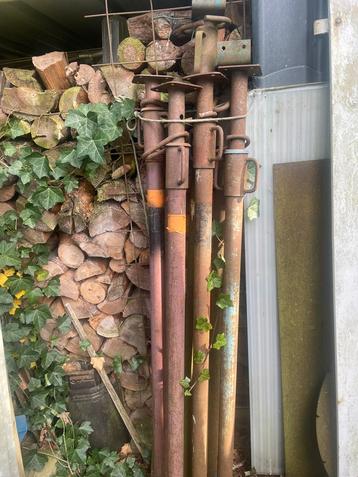 Bouw stutten, Enlèvement