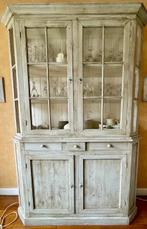 Landelijke vitrinekast in witte/beige verweerde look, Ophalen, 150 tot 200 cm, 25 tot 50 cm, Met deur(en)