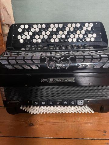 Bugari 350 SE, Muziek en Instrumenten, Gebruikt, Met riemen, Knopaccordeon, 120-bas
