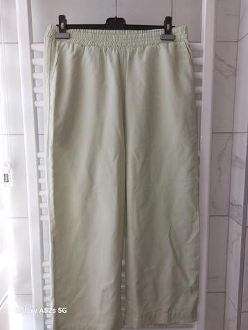Pantalon femme  large  neuf taille médium pour 15 € beschikbaar voor biedingen