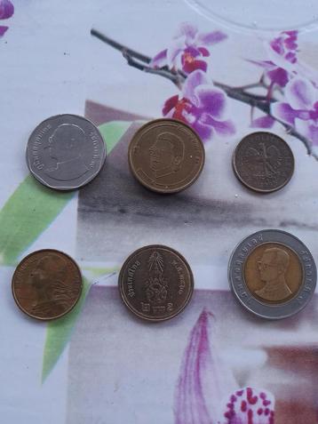 Circulaire vreemde munten waar Thai bad bij is beschikbaar voor biedingen