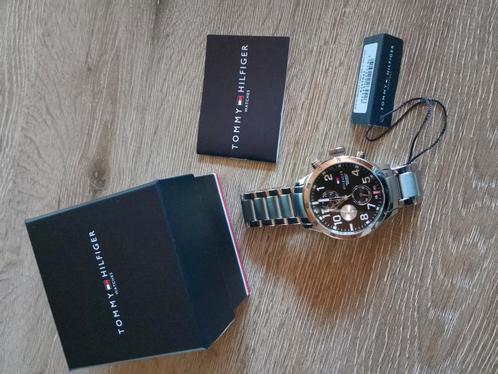 Montre Tommy Hilfiger Team F1 (Nouvelle), Handtassen en Accessoires, Horloges | Heren, Nieuw, Ophalen