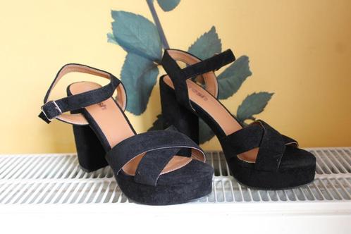 CHAUSSURES !!! Sandales daim noir (P 38), Vêtements | Femmes, Chaussures, Comme neuf, Sandales et Mûles, Noir, Enlèvement