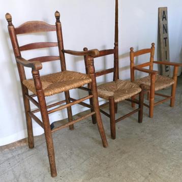 3 antieke kinder stoelen met rieten zit beschikbaar voor biedingen