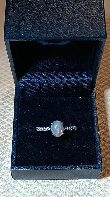 Prachtige vergulde sterling zilveren ring met opaal  beschikbaar voor biedingen