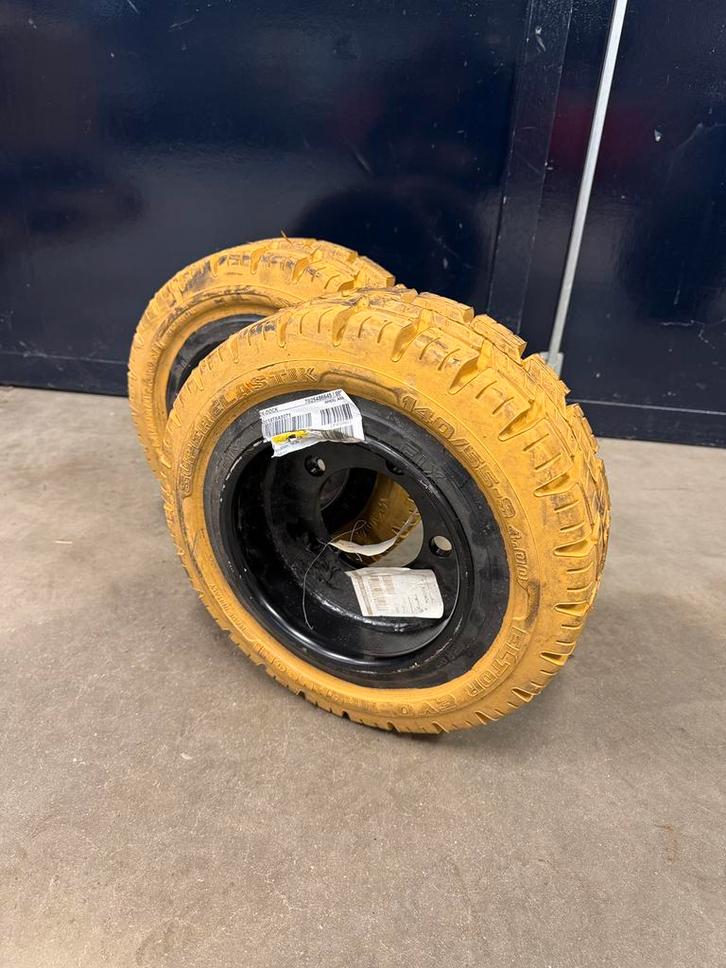 Nieuwe Toyota non-marking achter wielen / banden, Bricolage & Construction, Roues & Roulettes pivotantes, Neuf, Envoi