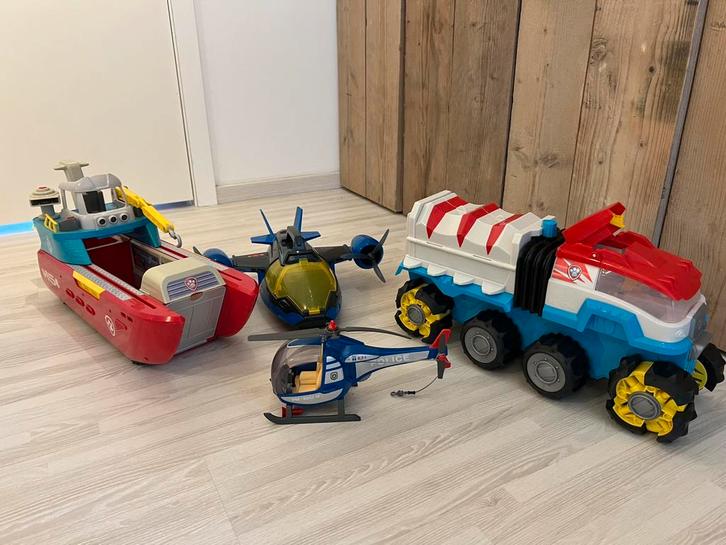 2 sets PAW PATROL grote en kleinere stuks+ mannetjes, Kinderen en Baby's, Speelgoed |Speelgoedvoertuigen, Zo goed als nieuw, Ophalen