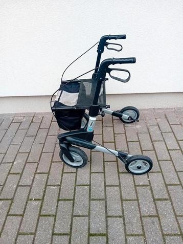 Rollator, loopframe als nieuw. De polsen zijn beschikbaar voor biedingen