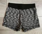 Shortje ,maat 146, Ophalen of Verzenden, Zo goed als nieuw, Meisje, Broek